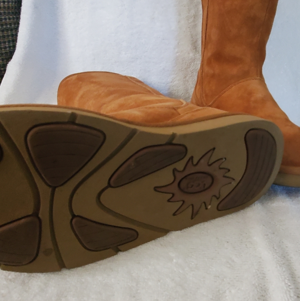 UGG tall boots - Picture 2 of 3